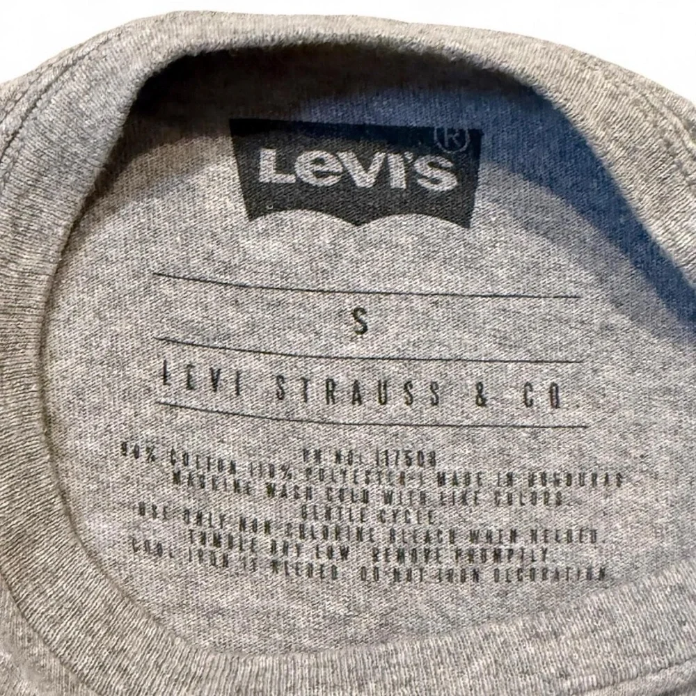 Levi’s Gray Graphic T Shirt Size S